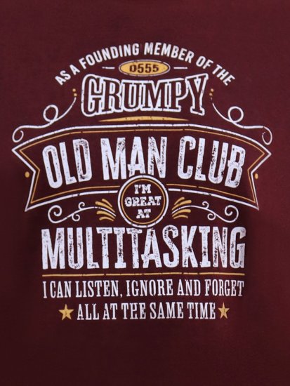 D555 Baldwin Grumpy Old Man Club Print Crew Neck T-shirt Burgundy/ Black Twist - T-shirts - Grote Maten T-shirts Heren
