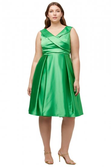 Ulla Popken 817135 A-lijn avondjurk met V-hals Groen - Avondjurken - Grote maten avondkleding