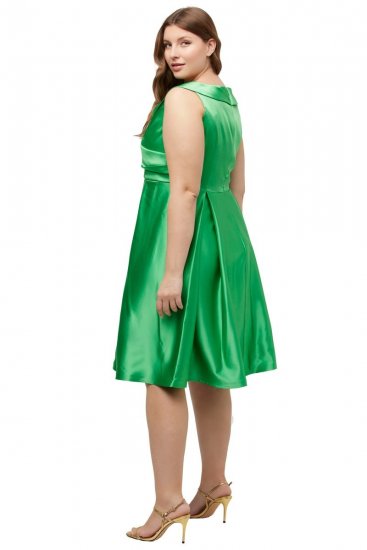 Ulla Popken 817135 A-lijn avondjurk met V-hals Groen - Avondjurken - Grote maten avondkleding