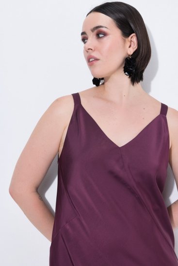 Ulla Popken 820341 Mouwloze satijnen jurk met V-hals Wijnrood - Avondjurken - Grote maten avondkleding