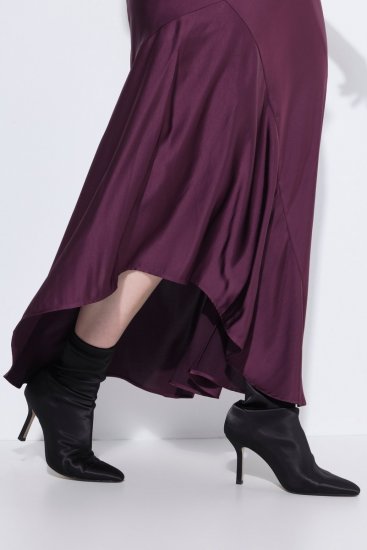 Ulla Popken 820341 Mouwloze satijnen jurk met V-hals Wijnrood - Avondjurken - Grote maten avondkleding