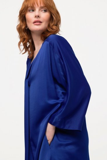 Ulla Popken 821110 Satijnen jurk met korte mouwen en V-hals Donkerblauw - Avondjurken - Grote maten avondkleding