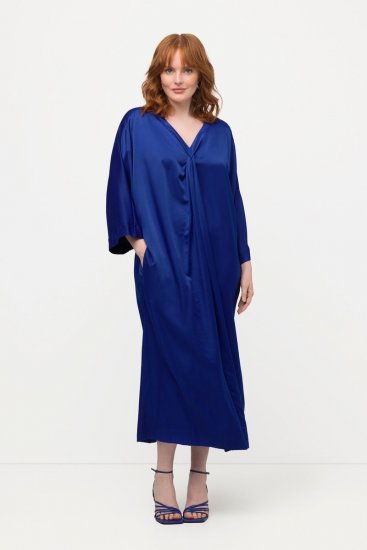 Ulla Popken 821110 Satijnen jurk met korte mouwen en V-hals Donkerblauw - Avondjurken - Grote maten avondkleding