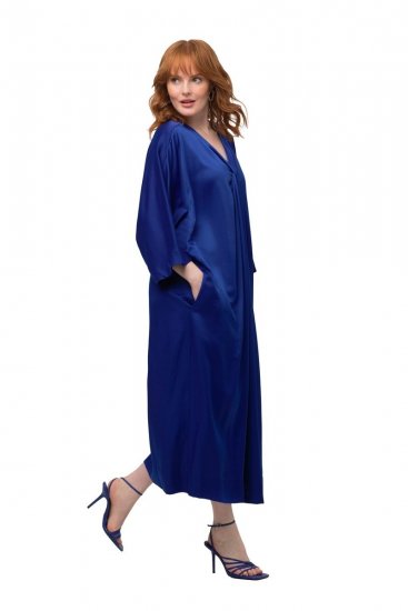 Ulla Popken 821110 Satijnen jurk met korte mouwen en V-hals Donkerblauw - Avondjurken - Grote maten avondkleding