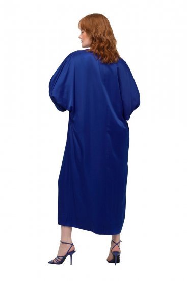 Ulla Popken 821110 Satijnen jurk met korte mouwen en V-hals Donkerblauw - Avondjurken - Grote maten avondkleding