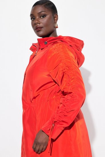 Ulla Popken 835277 Lange waterafstotende jas met capuchon Rood - Jassen - Grote maten dames jassen