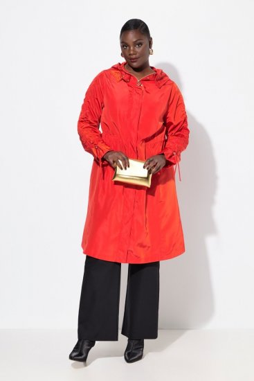 Ulla Popken 835277 Lange waterafstotende jas met capuchon Rood - Jassen - Grote maten dames jassen