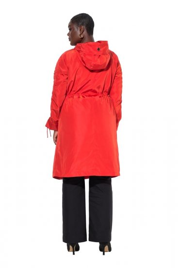 Ulla Popken 835277 Lange waterafstotende jas met capuchon Rood - Jassen - Grote maten dames jassen