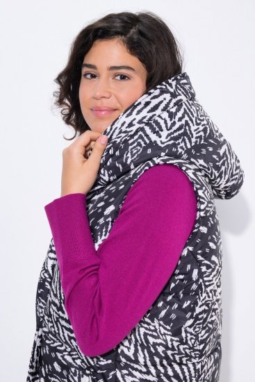Ulla Popken 838435 Lang gewatteerd vest met print Zwart - Bodywarmers - 