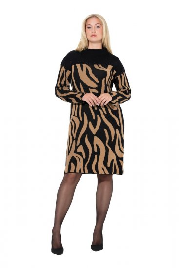 Ulla Popken 845378 Gebreide jurk met dierenprint Beige - Avondjurken - Grote maten avondkleding
