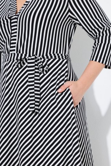 Ulla Popken 848052 Gestreepte midi-jurk met strikceintuur Zwart - Midi jurken - Midi-jurken in grote maten