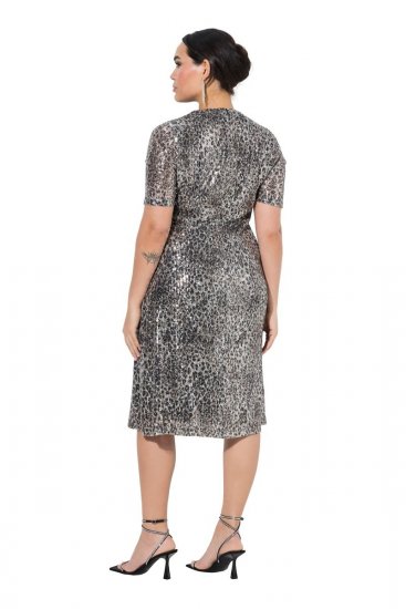 Ulla Popken 848137 Paillettenjurk met dierenprint Beige - Avondjurken - Grote maten avondkleding