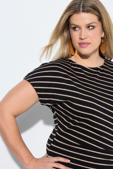 Ulla Popken 848921 Gestreepte jersey jurk met strikceintuur Zwart - Maxi jurken - Grote maten maxi jurken