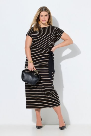 Ulla Popken 848921 Gestreepte jersey jurk met strikceintuur Zwart - Maxi jurken - Grote maten maxi jurken