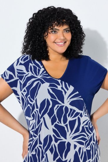 Ulla Popken 849033 Chiffon jurk met korte mouwen en V-hals Donkerblauw - Kleedjes - Jurken in elke maat