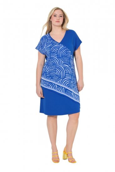 Ulla Popken 850389 Bedrukte chiffon jurk Blauw - Kleedjes - Jurken in elke maat