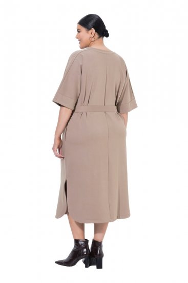 Ulla Popken 852288 Midi-jurk met korte mouwen en strikceintuur Lichtbruin - Midi jurken - Midi-jurken in grote maten