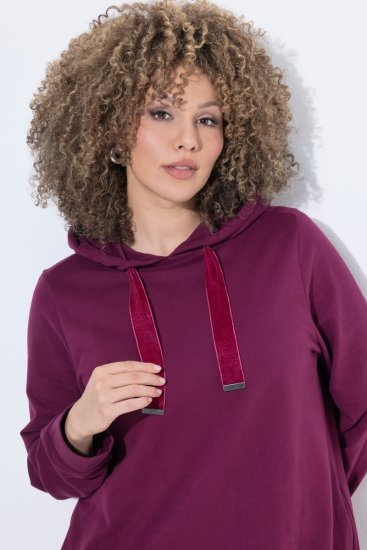 Ulla Popken 853652 Sweatjurk met lange mouwen en capuchon Bessenrood - Kleedjes - Jurken in elke maat