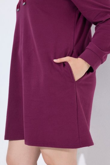 Ulla Popken 853652 Sweatjurk met lange mouwen en capuchon Bessenrood - Kleedjes - Jurken in elke maat