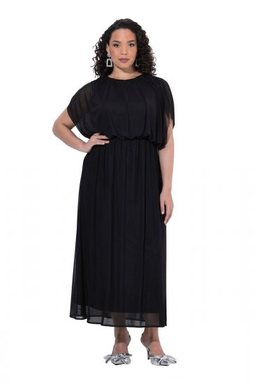 Ulla Popken 854031 Chiffon jurk met korte mouwen Zwart - Avondjurken - Grote maten avondkleding