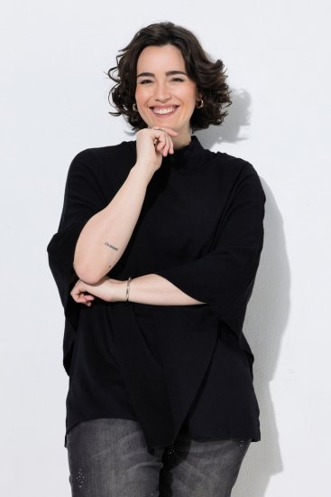 Ulla Popken 855277 Gebreide poncho met puntzoom en boothals Zwart - Poncho's & capes - 