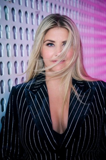 Ulla Popken 855499 Fluwelen blazer met strass Zwart - Blazers - Damesblazers in grote maten