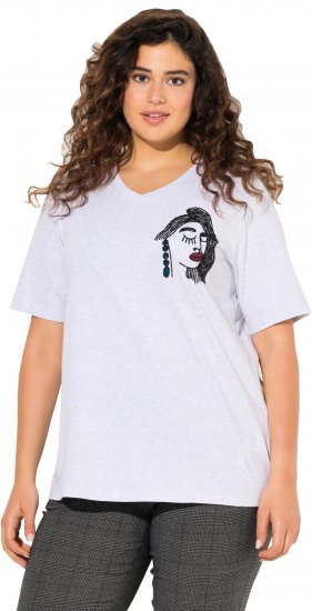 Ulla Popken Embroidered Face Motif Short Sleeve V-Neck Tee Light Grey Melange - Bedrukte T-shirts voor dames - 